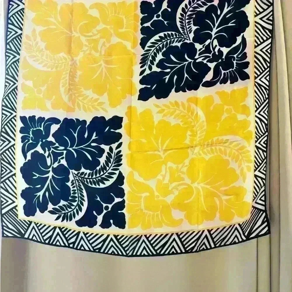 Gorgeous Talbots silk scarf- stunning Hawaiian inspired design - Picture 6 of 6